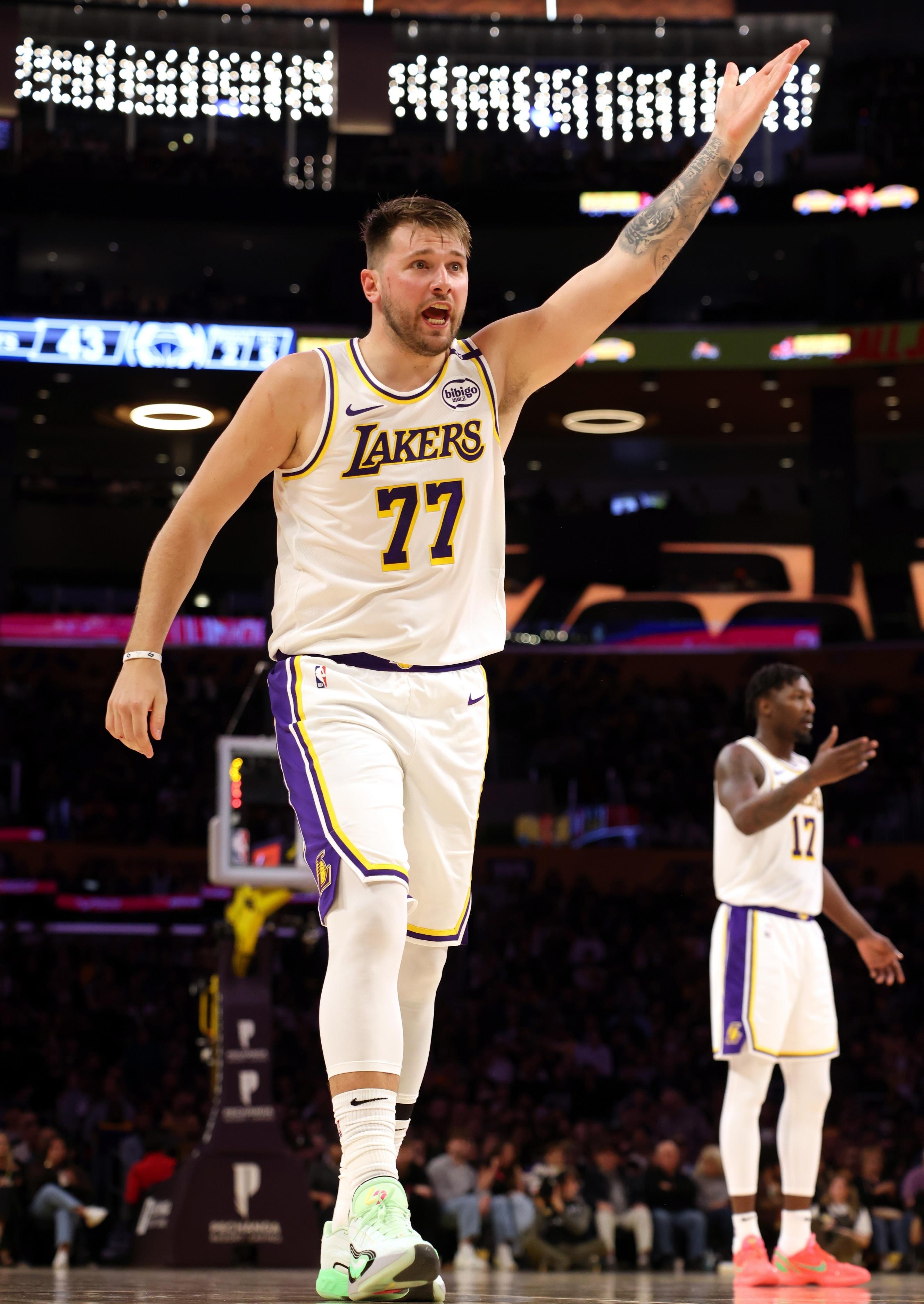 开云体育地址-灰熊险胜湖人，绝杀时刻绝伦