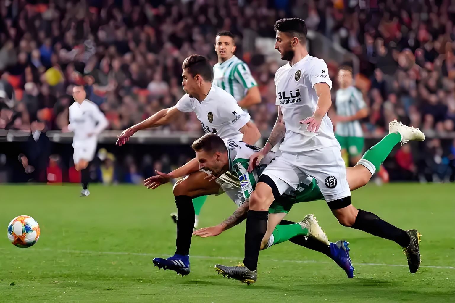 切尔西客场不敌沃特福德，遭遇连败局面的简单介绍