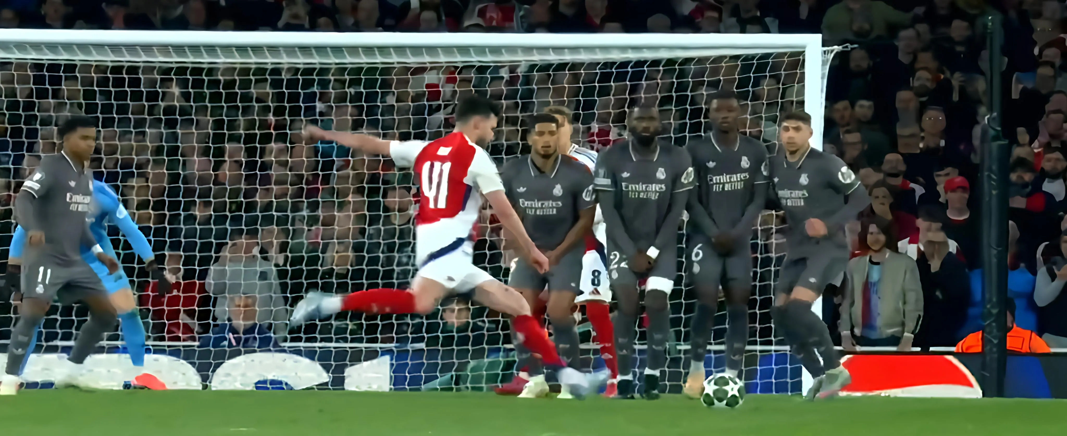 开云体育视频-阿森纳主场被富勒姆逼平，欧冠希望渺茫