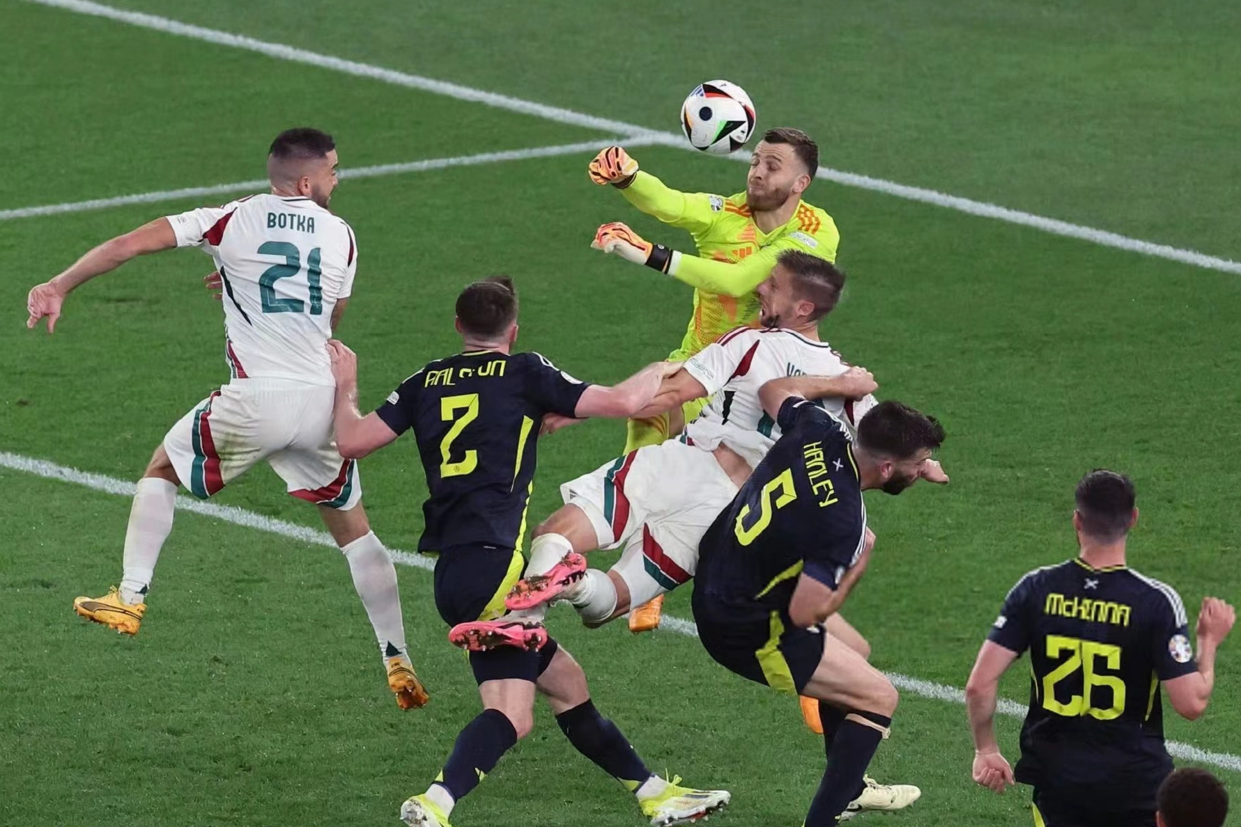 精妙配合造就进球奇迹，令人动容